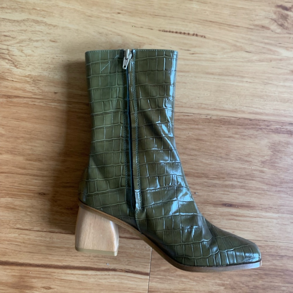 Paloma Wool Embossed Leather Green Leather Boots Square Toe Box Heel Zip Closure - Picture 2 of 5